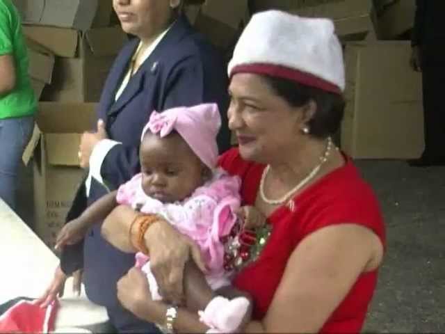 PM engages children in Christmas joy activities